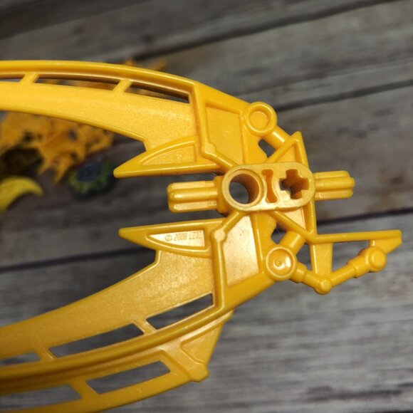 LEGO Bionicle Toa Mata Nui Warriors 8998 Pieces Parts Technic Weapons, Covers - Picture 8 of 9